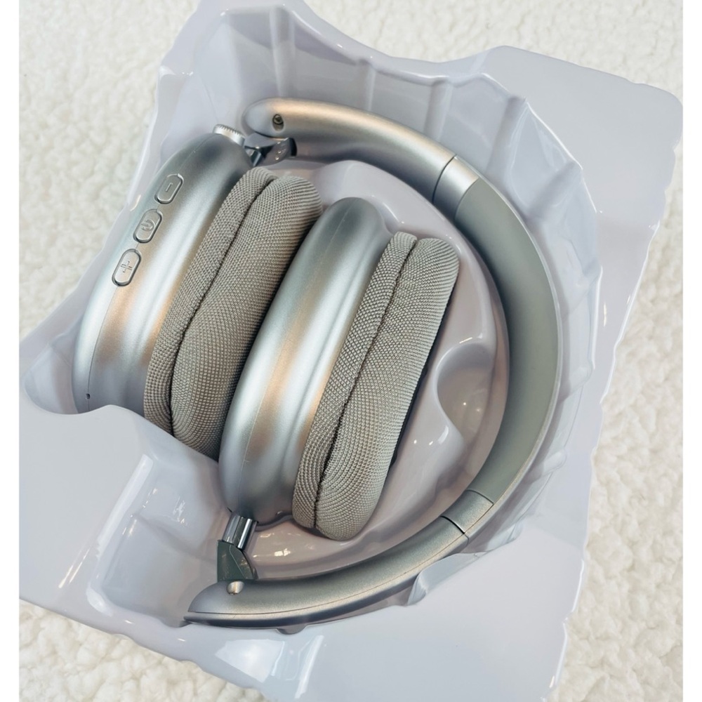 (NIB) Silver Wireless Over-The-Ear Headphones - Picture 8 of 9
